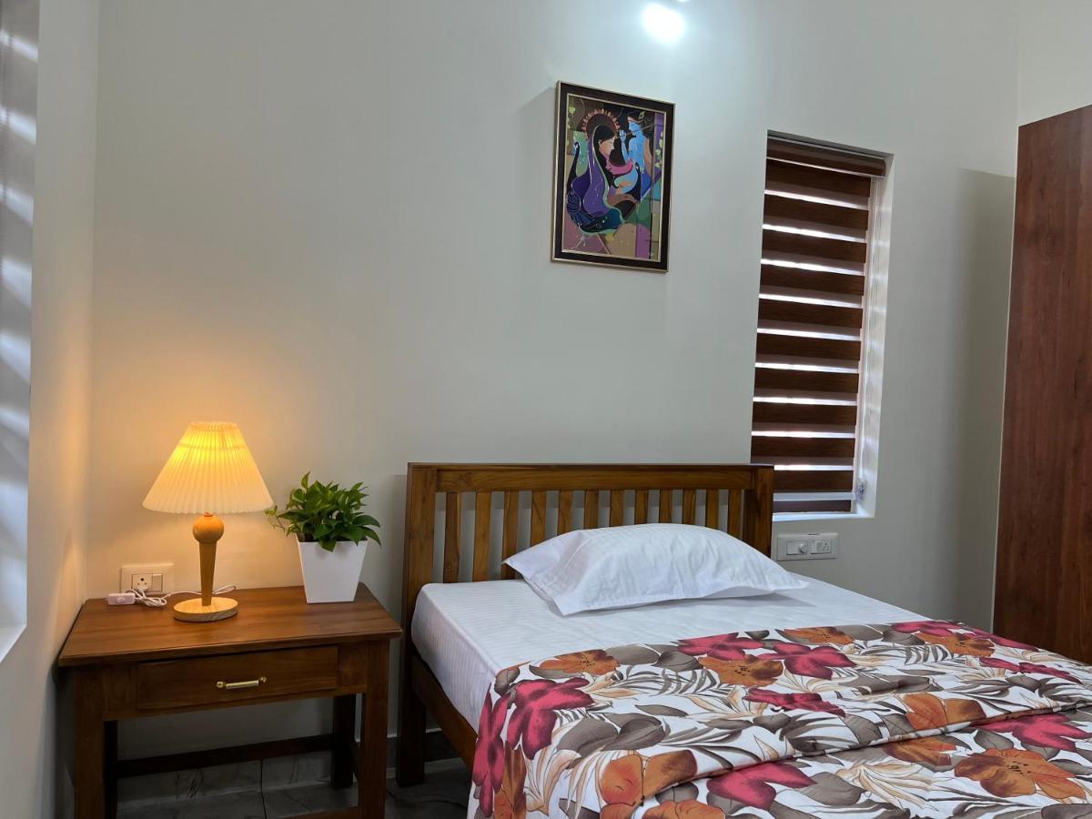 Solomon Apartments,Alappuzha Beach. Ngoại thất bức ảnh